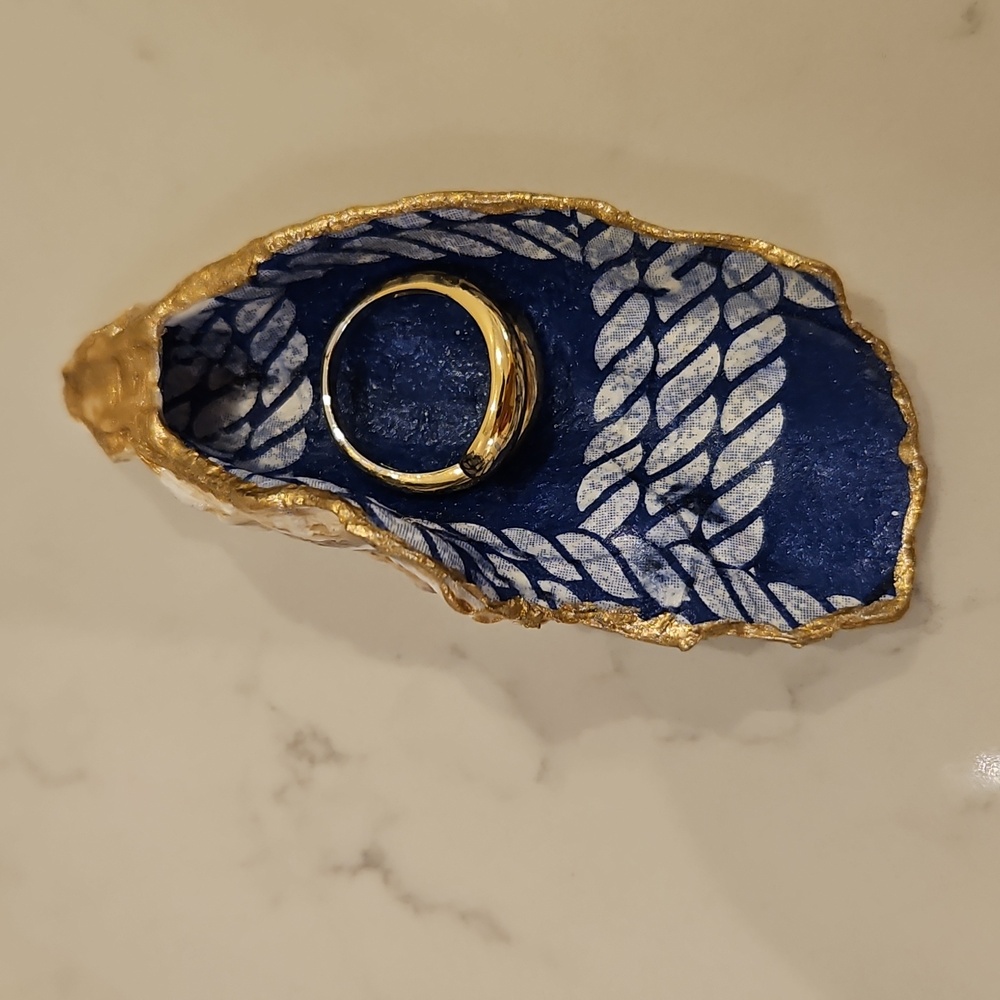 Hand Crafted‎ Coastal Decorative Shell - Picture 3 of 5